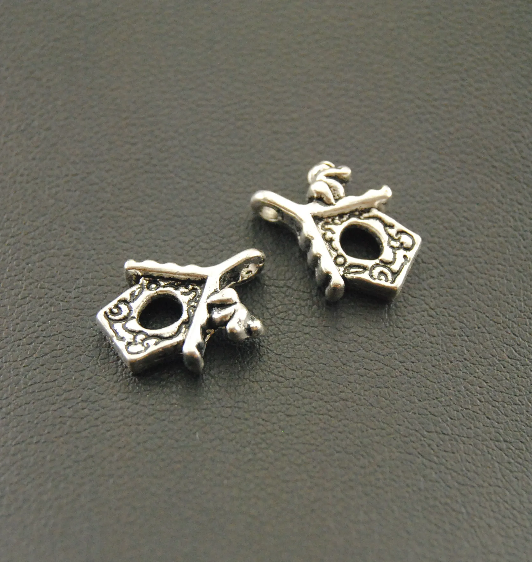 10Pcs Silver Color Bird House Charm Handmade Charms Pendants Jewelry Findings A1107
10Pcs Silver Color Bird House Charm Handmade Charms Pendants Jewelry Findings A1107