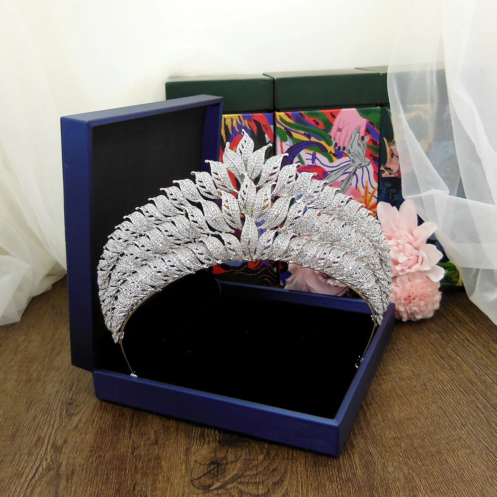 Big Leaf Zirconia Wedding Crown Zircon Tiara CZ Tiaras And Crowns Bridal Diadema Couronne De Mariage Bijoux Cheveux WIGO1393
Big Leaf Zirconia Wedding Crown Zircon Tiara CZ Tiaras And Crowns Bridal Diadema Couronne De Mariage Bijoux Cheveux WIGO1393