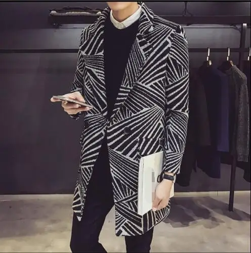 Winter 2018 men's woollen overcoat in long style trench coat men's winter clothing Korean version of slim menswear.
Winter 2018 men's woollen overcoat in long style trench coat men's winter clothing Korean version of slim menswear.