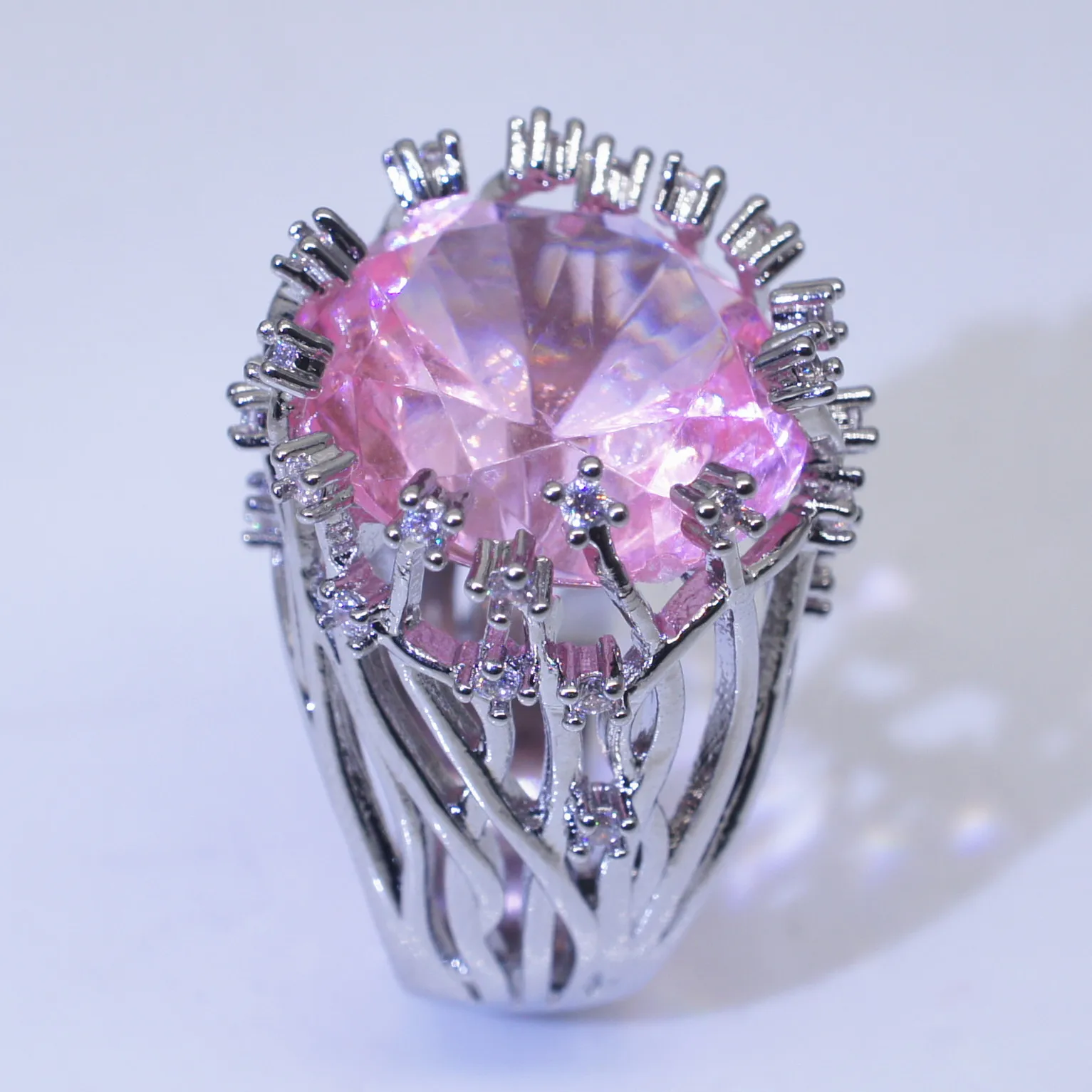 Ювелирные изделия знаменитостей инкрустированные Кольца с розовым кристаллом и