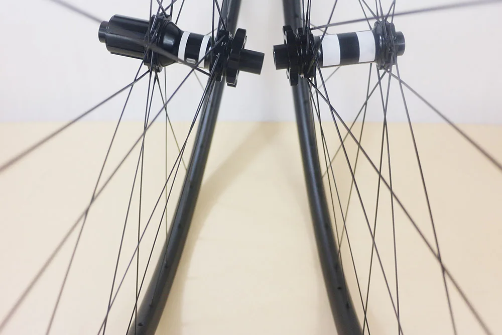 29-дюймовые прямые бескамерные колеса MTB XC из углеродного волокна, Ширина 28 мм, ассиметричные бескамерные колеса для пересечения страны UD 3K 12K...
29-дюймовые прямые бескамерные колеса MTB XC из углеродного волокна, Ширина 28 мм, ассиметричные бескамерные колеса для пересечения страны UD 3K 12K...