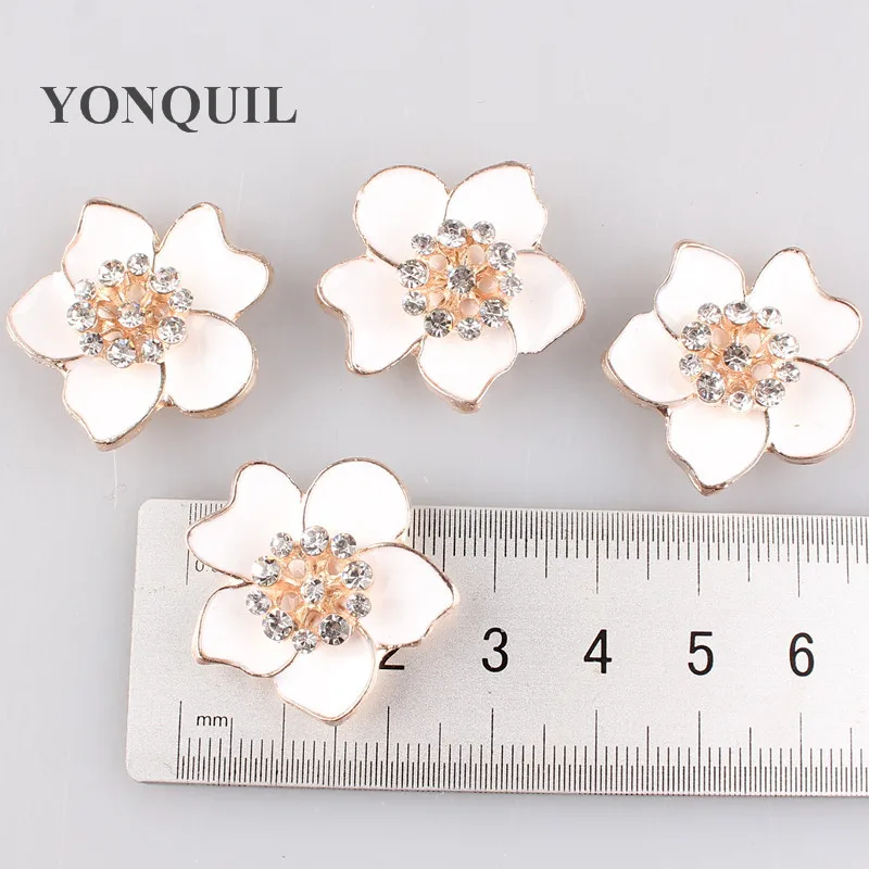 New Style White Pins Brooches With Crystal Rhinestone White Flowers Drip Brooch For Women Wedding Dress Hats 20Pcs/Lot
New Style White Pins Brooches With Crystal Rhinestone White Flowers Drip Brooch For Women Wedding Dress Hats 20Pcs/Lot