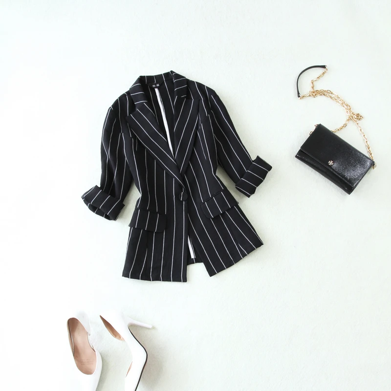 2 sets of women's suits new fashion OL temperament black and white strips 7 points sleeves small suit + wide leg shorts two sets
2 sets of women's suits new fashion OL temperament black and white strips 7 points sleeves small suit + wide leg shorts two sets
