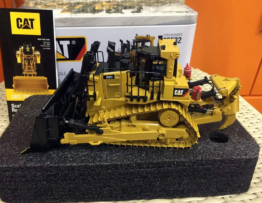 Гусеничный трактор Caterpillar Cat D10T2 масштаб 1/50 металлическая модель бренд Diecast Masters
