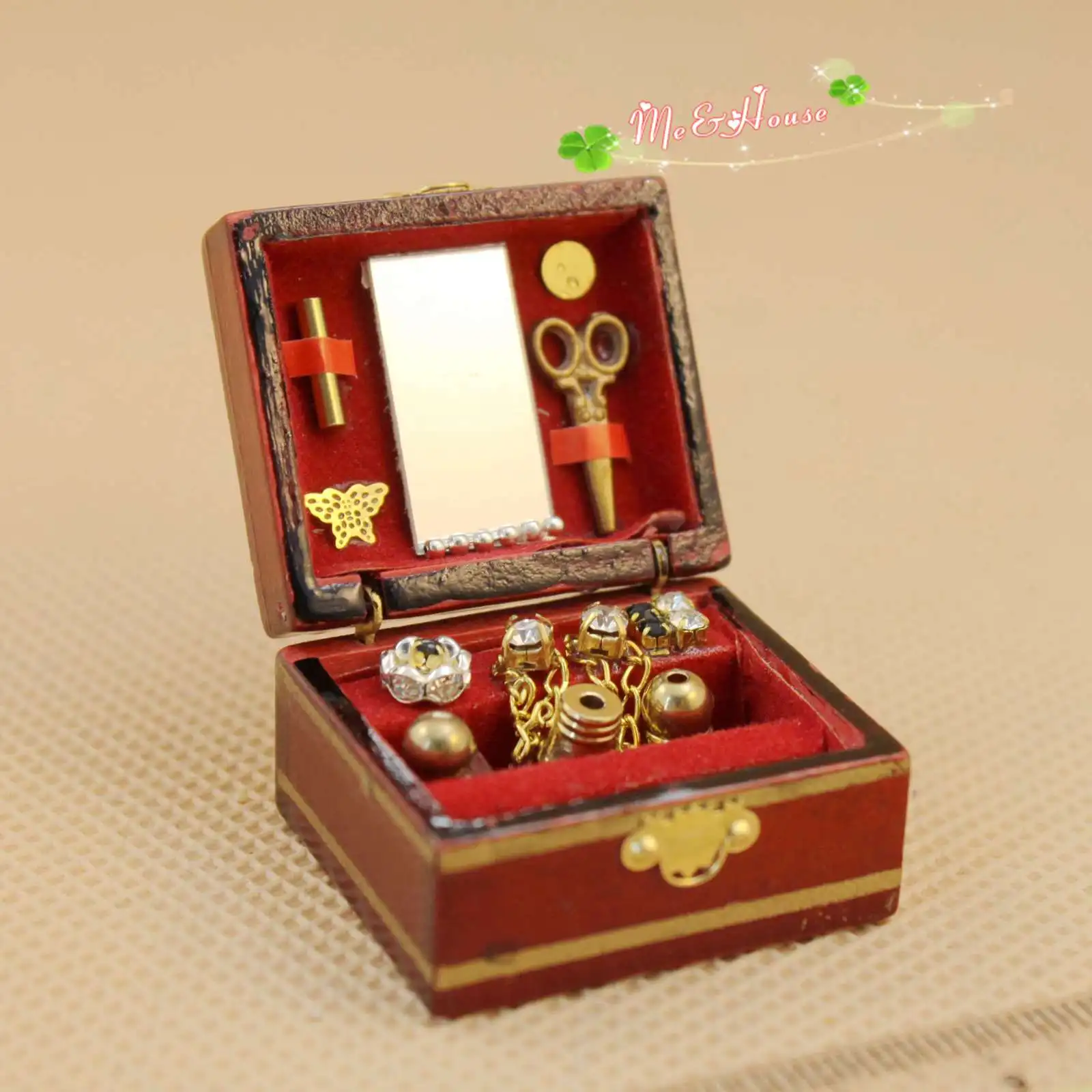 Vintage Sewing Needlework Needle kit box 1:12 Dollhouse Miniature height 2.2CM doll house accessories mini retro jewelry box
Vintage Sewing Needlework Needle kit box 1:12 Dollhouse Miniature height 2.2CM doll house accessories mini retro jewelry box