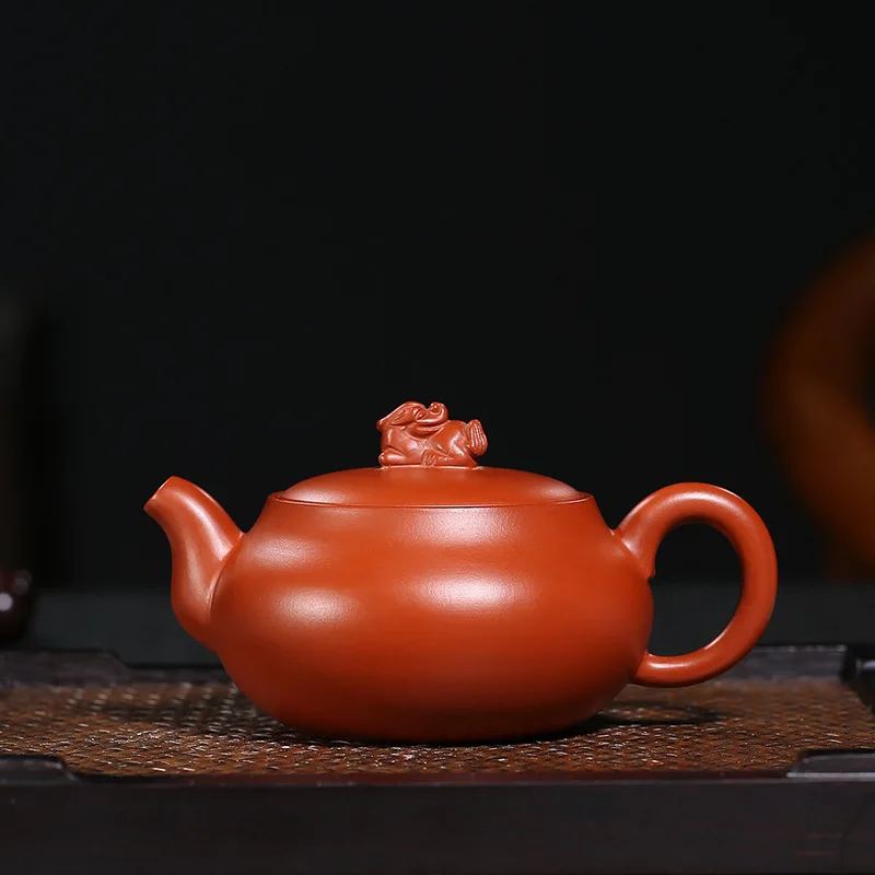 Yixing purple clay pot wholesale authentic hand-made pot raw ore Zhuniyun lion pot Kungfu teapot special price
Yixing purple clay pot wholesale authentic hand-made pot raw ore Zhuniyun lion pot Kungfu teapot special price