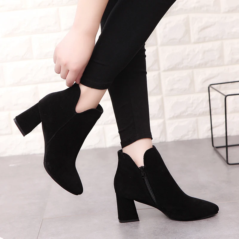 Women Ankle Boots 2021 Fashion Pointed Toe Women Boots Square Heel Black Zapatos Mujer PU Leather Thigh High Pump Martin boots89
Women Ankle Boots 2021 Fashion Pointed Toe Women Boots Square Heel Black Zapatos Mujer PU Leather Thigh High Pump Martin boots89