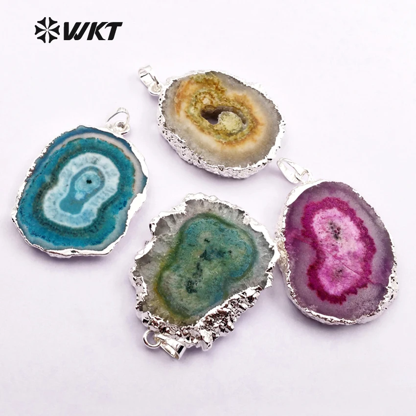 WT-P1368 Wholesale Special Natural Slice druzy Geode Pendant double hoops stone drusy pendant with Silver Plated stone pendant
WT-P1368 Wholesale Special Natural Slice druzy Geode Pendant double hoops stone drusy pendant with Silver Plated stone pendant