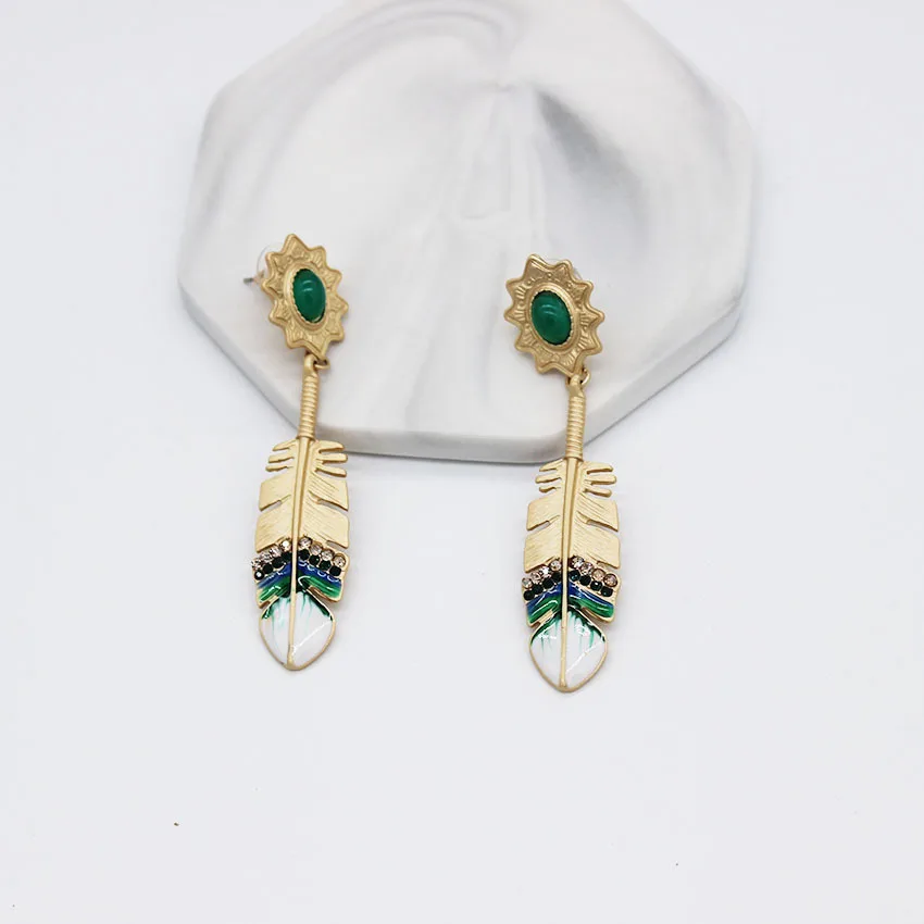 New Chinese restaurant earrings feather metal studded personality earrings Exquisite fashion temperament earrings 678
New Chinese restaurant earrings feather metal studded personality earrings Exquisite fashion temperament earrings 678