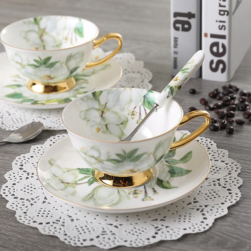 High-End Bone China Coffee Cup Saucer Creative British Style Coffee Cup Red Teacup Ceramic Coffee Cup Dish Spoon Birthday Gift
High-End Bone China Coffee Cup Saucer Creative British Style Coffee Cup Red Teacup Ceramic Coffee Cup Dish Spoon Birthday Gift
