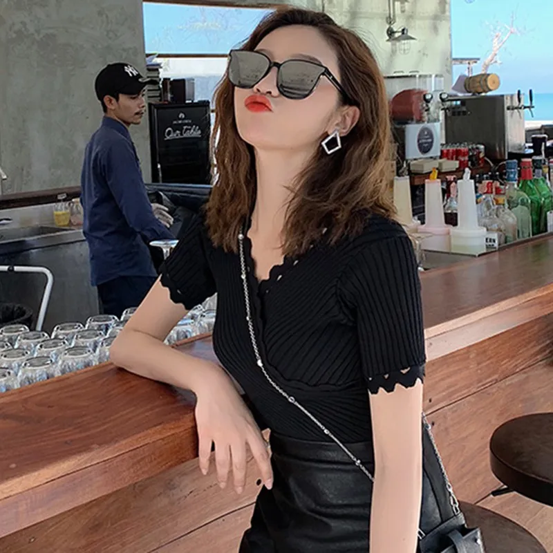 2019 Korean Style T-Shirts Top Women Simple Cotton Pullovers Knitted Summer Solid Color Slim V-Neck Short Sleeve T-shirt
2019 Korean Style T-Shirts Top Women Simple Cotton Pullovers Knitted Summer Solid Color Slim V-Neck Short Sleeve T-shirt