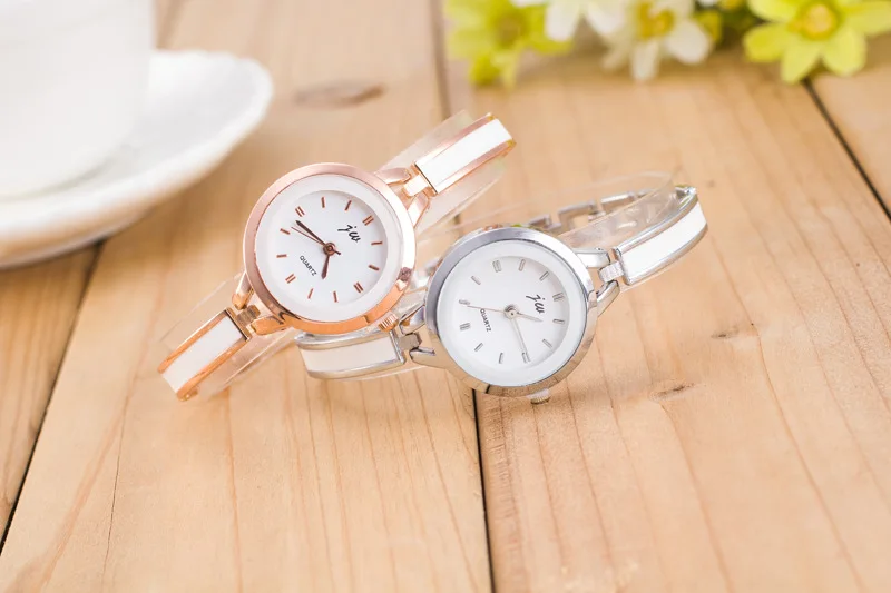 2018 New Luxury Brand Fashion Student Quartz Watch Lady Silver Stainless Steel Casual Bracelet Watch Lady Holiday Gift Hot Sale
2018 New Luxury Brand Fashion Student Quartz Watch Lady Silver Stainless Steel Casual Bracelet Watch Lady Holiday Gift Hot Sale