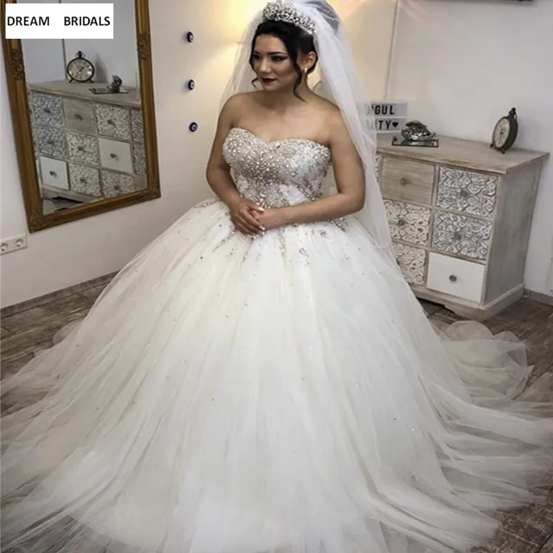 Suadi Arabic Ball Gown Wedding Dresses 2019 Beading Crystal Puffy Luxury Bridal Gowns Plus Size Vestido De Noiva
Suadi Arabic Ball Gown Wedding Dresses 2019 Beading Crystal Puffy Luxury Bridal Gowns Plus Size Vestido De Noiva