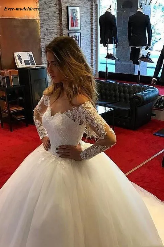 Ball Gown Luxury Wedding Dresses Long Sleeves Sheer O-Neck 2019 Bridal Gowns Button Back Appliques Long Vestidos de novia
Ball Gown Luxury Wedding Dresses Long Sleeves Sheer O-Neck 2019 Bridal Gowns Button Back Appliques Long Vestidos de novia