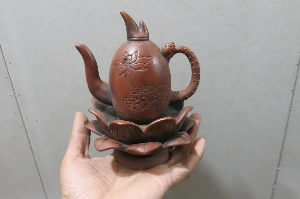 Old Chinese Handcraft Enameled YiXing Zi Sha Clay (Purple stoneware) Teapot ,lotus flower,with mark,Free shipping
Old Chinese Handcraft Enameled YiXing Zi Sha Clay (Purple stoneware) Teapot ,lotus flower,with mark,Free shipping