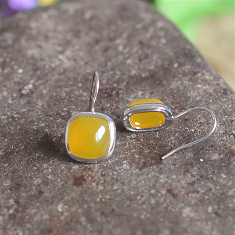 Natural semi-precious stones yellow yellow chalcedony new ling silver 925 hot ladies simple small fresh yellow
Natural semi-precious stones yellow yellow chalcedony new ling silver 925 hot ladies simple small fresh yellow