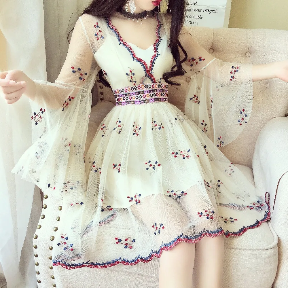 2018 Retro Palace Style Bohemian Embroidery Flowers Lace Bell Sleeve Temperament Waist Dress
2018 Retro Palace Style Bohemian Embroidery Flowers Lace Bell Sleeve Temperament Waist Dress