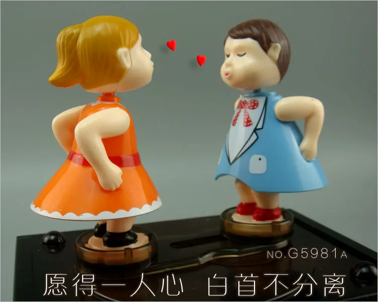 Romantic kiss kiss baby dolls dynamic music box music box jewelry box to send his girlfriend a birthday gift
Romantic kiss kiss baby dolls dynamic music box music box jewelry box to send his girlfriend a birthday gift