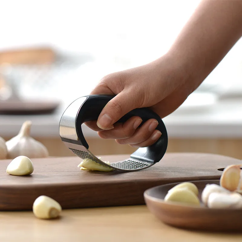 Creative Stainless Steel Garlic Press Household Manual Garlic Grinder Tools Kitchen Accessories Ginger Garlic Chopper
Creative Stainless Steel Garlic Press Household Manual Garlic Grinder Tools Kitchen Accessories Ginger Garlic Chopper