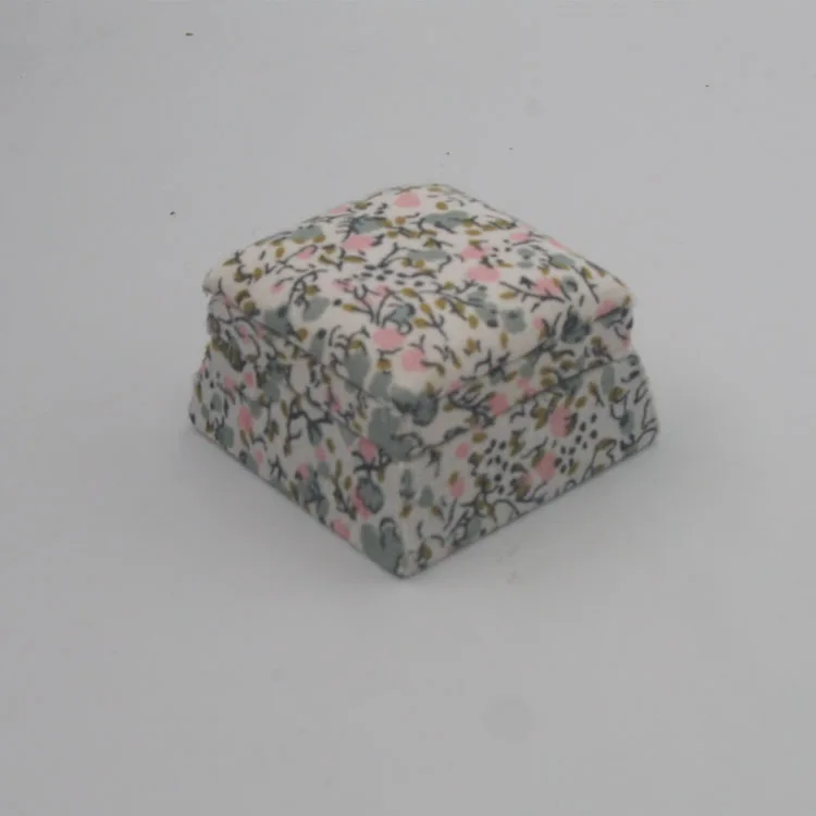 G08-X504 children baby gift Toy 1:12 Dollhouse mini Furniture Miniature rement sofa Footstool 1pcs
G08-X504 children baby gift Toy 1:12 Dollhouse mini Furniture Miniature rement sofa Footstool 1pcs