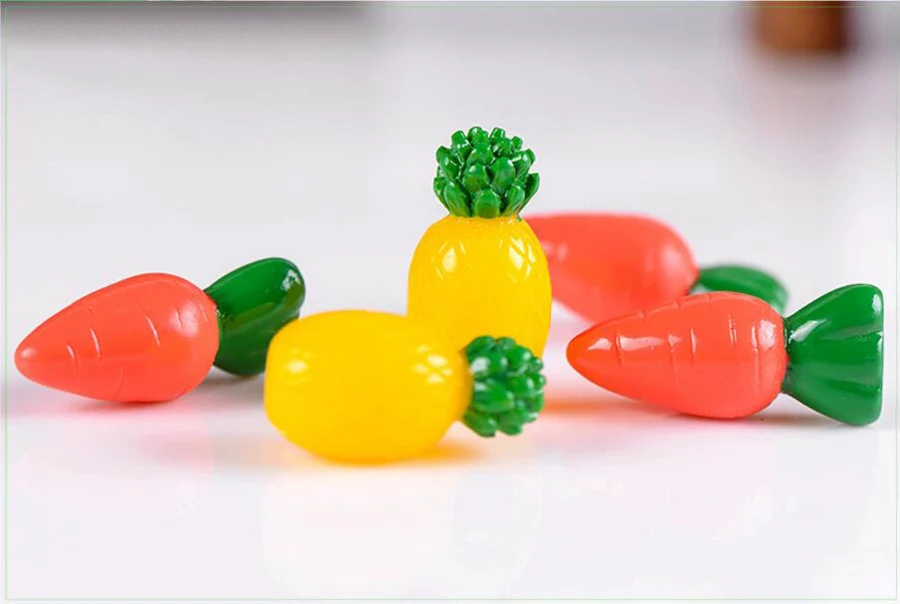 50pcs Carrot Pineapple Dollhouse Landscape Miniatures Accessories Resin ornaments Home Garden Decor DIY Material
50pcs Carrot Pineapple Dollhouse Landscape Miniatures Accessories Resin ornaments Home Garden Decor DIY Material