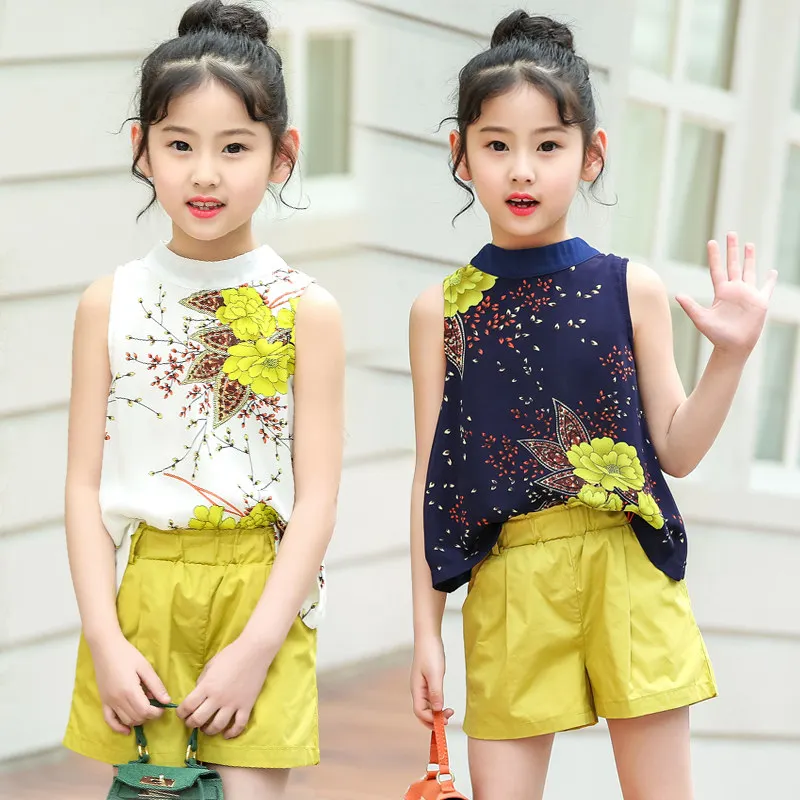 Комплект летней одежды для девочек жилет с цветочным принтом + шорты рубашка и