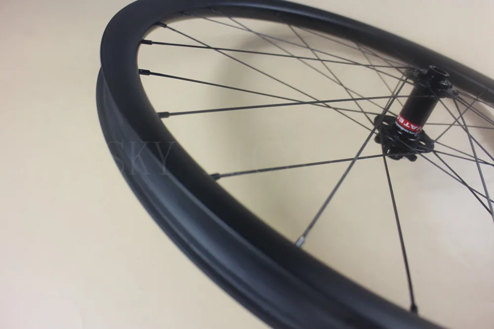 650B Asymmetrical 35x28mm mountain bike Front wheel 28h J-hook Tubeless Offset bicycle wheel hookless UD Matt 6 bolts thru hub
650B Asymmetrical 35x28mm mountain bike Front wheel 28h J-hook Tubeless Offset bicycle wheel hookless UD Matt 6 bolts thru hub