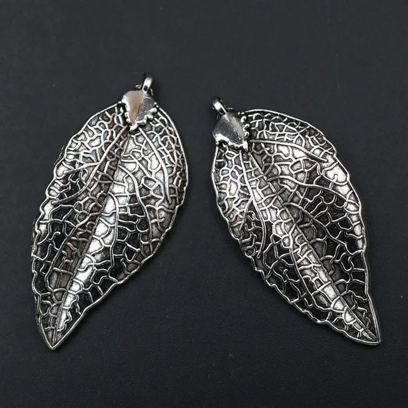 WKOUD 4pcs Antique Silver Leaf Charm Alloy Pendant Vintage Necklace Bracelet DIY Metal Jewelry Handmade Accessories A852 
WKOUD 4pcs Antique Silver Leaf Charm Alloy Pendant Vintage Necklace Bracelet DIY Metal Jewelry Handmade Accessories A852