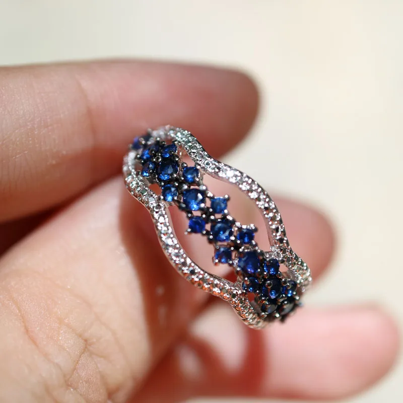 Fashion vintage blue Crystal Rings for women New trendy retro Rhinestone stone Ring classic copper Rings female engagment gift
Fashion vintage blue Crystal Rings for women New trendy retro Rhinestone stone Ring classic copper Rings female engagment gift