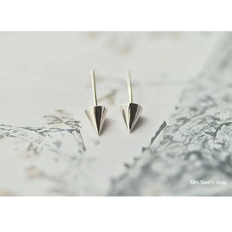 South Korea's competitive all-match smooth tapered Earrings bestie Yang send gift wholesale female
South Korea's competitive all-match smooth tapered Earrings bestie Yang send gift wholesale female