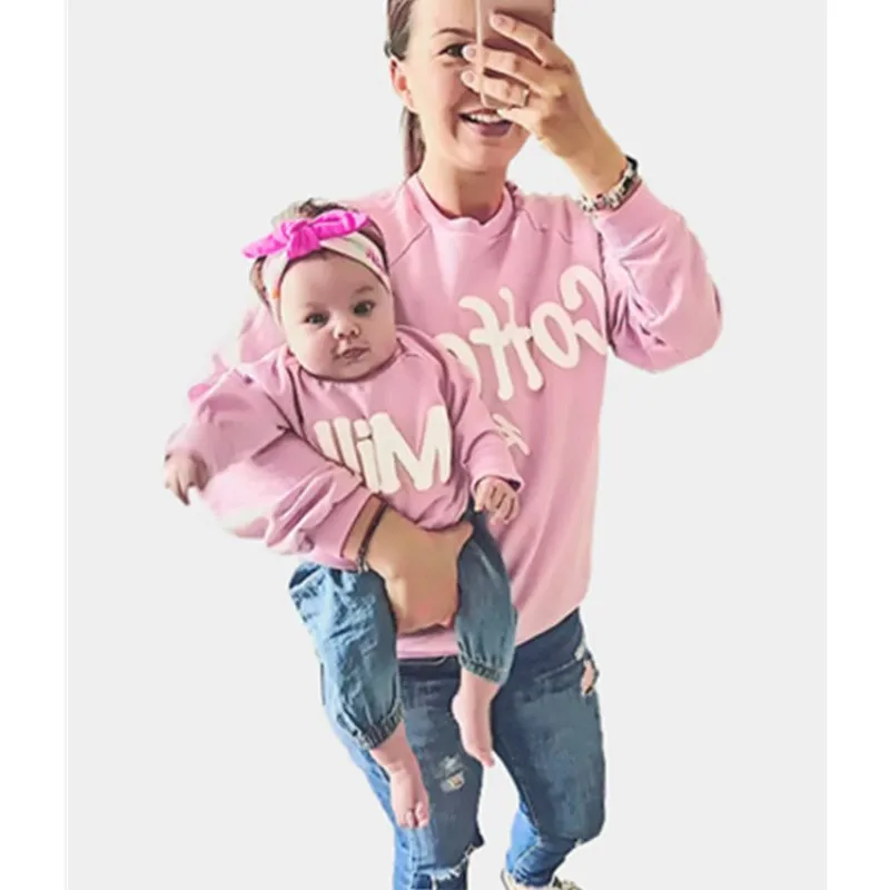 2018 Autumn Mother and Daughter Clothes Coffee Milk Print Pink Coats Mum Baby Outfits Mom Daughter Dress Sweater Family Shirts
2018 Autumn Mother and Daughter Clothes Coffee Milk Print Pink Coats Mum Baby Outfits Mom Daughter Dress Sweater Family Shirts
