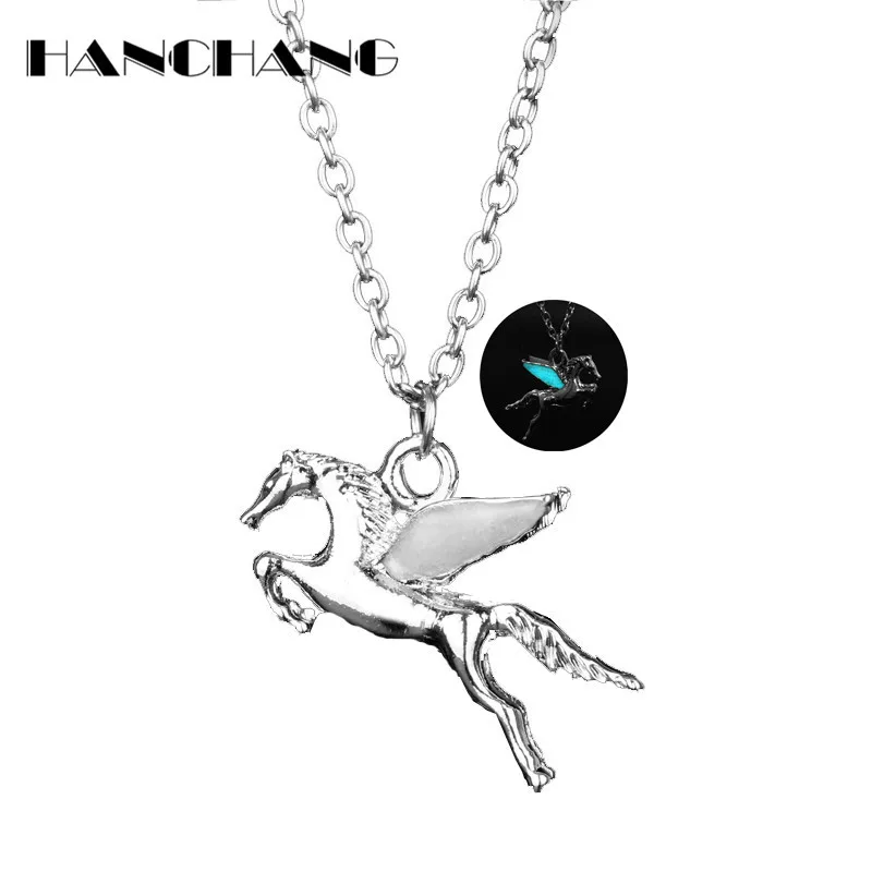 HANCHANG Fashion Jewelry Luminous Necklace Fly Horse Pendants Necklace Glow in the Dark Collier Man Women Accessories
HANCHANG Fashion Jewelry Luminous Necklace Fly Horse Pendants Necklace Glow in the Dark Collier Man Women Accessories