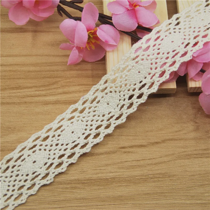 FASMILEY Wholesale 30mm Cotton Lace Trim Ivory Net Lace Ribbon DIY Lace Fabric Decorative Trimmings Crafts 50 yards LC018
FASMILEY Wholesale 30mm Cotton Lace Trim Ivory Net Lace Ribbon DIY Lace Fabric Decorative Trimmings Crafts 50 yards LC018