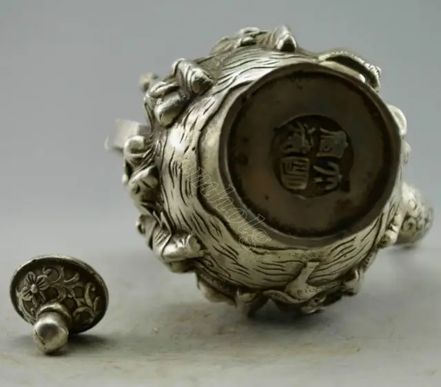Elaborate Chinese Collectible Decorated Old Handwork Tibetan Silver Dragon 8 Immortal Auspicious Tea Pot
Elaborate Chinese Collectible Decorated Old Handwork Tibetan Silver Dragon 8 Immortal Auspicious Tea Pot