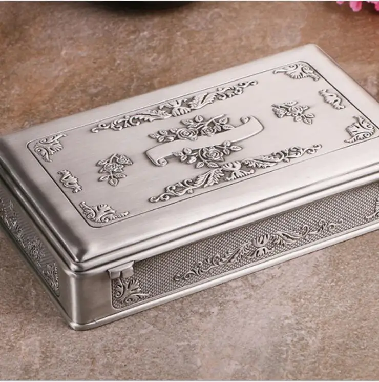 Europe rectangle Rose carving jewelry storage case box metal travel jewelry organizer storage containers for home storage Z102
Europe rectangle Rose carving jewelry storage case box metal travel jewelry organizer storage containers for home storage Z102