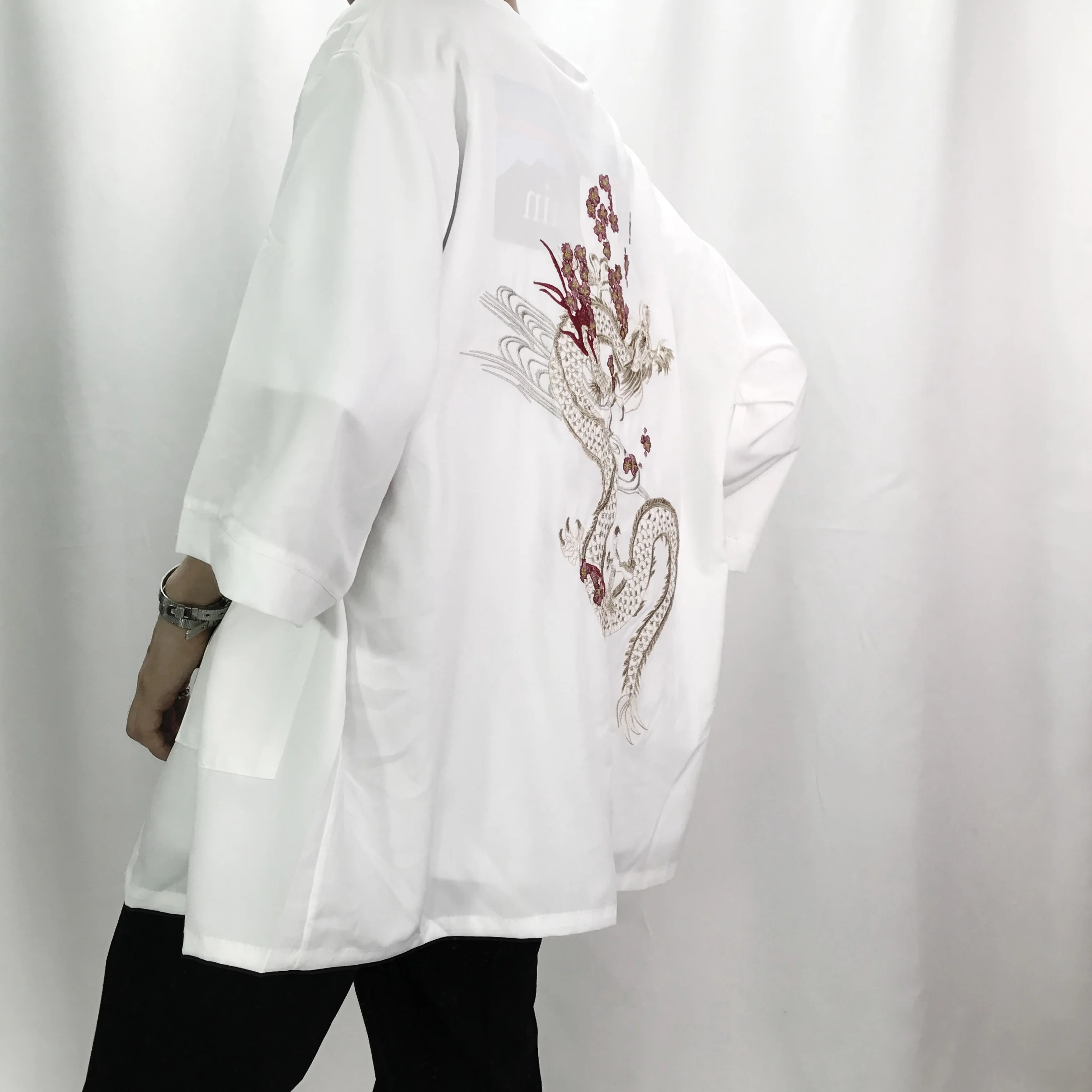 Man linen kimono jackets men cotton linen jackets irregular embroidery kimono chinese tops cardigan hanfu indian outwear
Man linen kimono jackets men cotton linen jackets irregular embroidery kimono chinese tops cardigan hanfu indian outwear