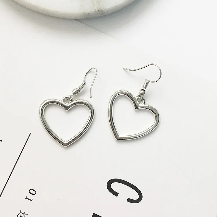 2021 new hollow geometry earrings sweet heart gold love earrings female gifts jewelry orecchini earrings pendientes oorbellen
2021 new hollow geometry earrings sweet heart gold love earrings female gifts jewelry orecchini earrings pendientes oorbellen