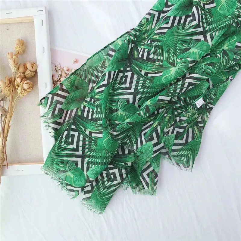 2019 Summer design scarf hot Print Green Leaf 1 color hijab part scarfs women scarves and shawls shimmer fashion islamic scarfs
2019 Summer design scarf hot Print Green Leaf 1 color hijab part scarfs women scarves and shawls shimmer fashion islamic scarfs