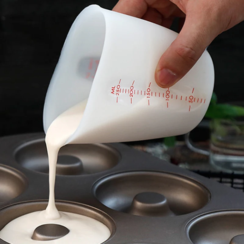 250ml 500ml Measuring Cup Silicone Baking Measure Cup Chocolate Butter Pour Spout Cup Mixing Jug Kitchen Baking Tool Accessories
250ml 500ml Measuring Cup Silicone Baking Measure Cup Chocolate Butter Pour Spout Cup Mixing Jug Kitchen Baking Tool Accessories