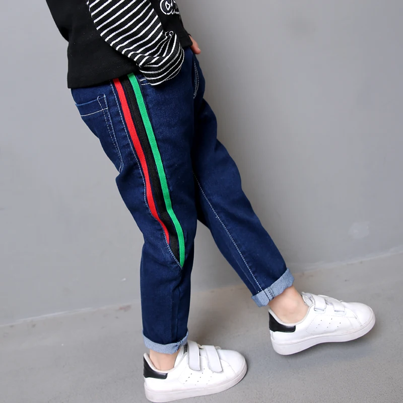 Children's clothing 2022 spring boys jeans fashion Korean casual pants Flanged embroidery children jeans
Children's clothing 2022 spring boys jeans fashion Korean casual pants Flanged embroidery children jeans