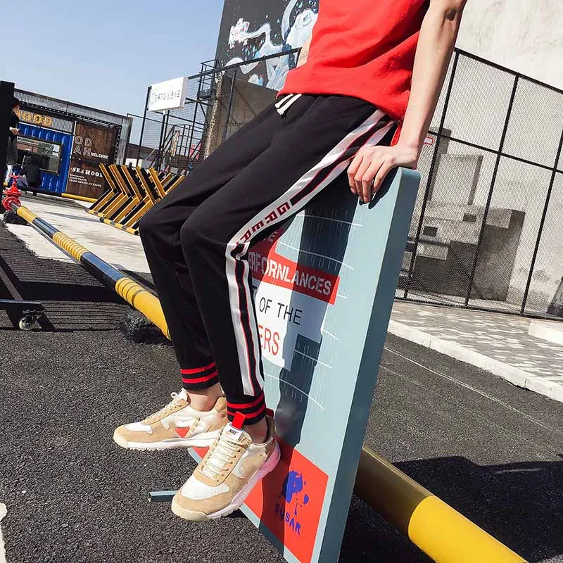 Outdoor 2021 Spring autumn sports running hip hop joggers elastic waist striped teenagers sweatpants men stuldents trousers
Outdoor 2021 Spring autumn sports running hip hop joggers elastic waist striped teenagers sweatpants men stuldents trousers
