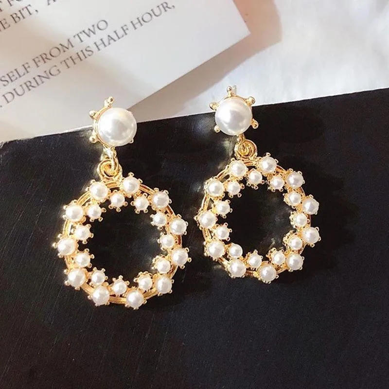 Luxury Baroque Pearl Earrings Gold Cute Small Round Loop Pearl Drop Earring for Women Wedding Earings Fashion Jewelry 2019
Luxury Baroque Pearl Earrings Gold Cute Small Round Loop Pearl Drop Earring for Women Wedding Earings Fashion Jewelry 2019