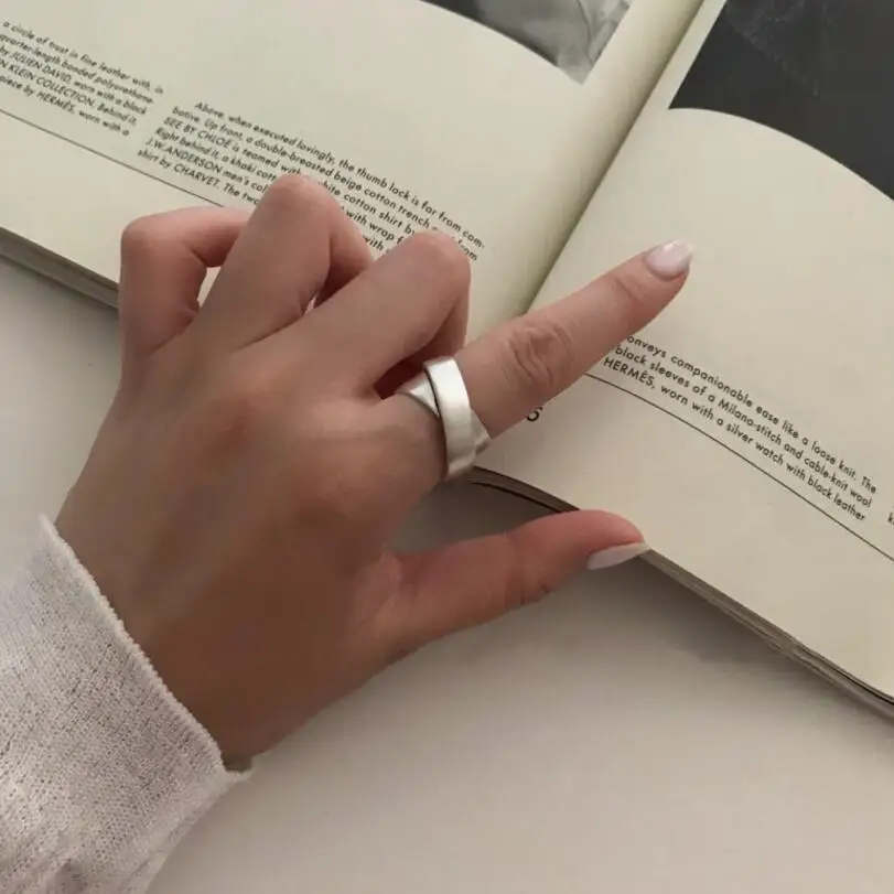 Женское матовое серебряное кольцо, Двухрядное кольцо в форме намотки из 100% стерлингового серебра 925 пробы с креативным дизайном
Женское матовое серебряное кольцо, Двухрядное кольцо в форме намотки из 100% стерлингового серебра 925 пробы с креативным дизайном