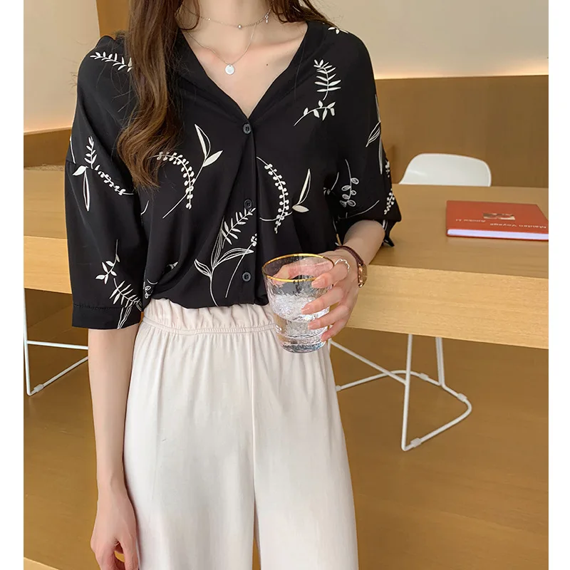 Women Blouse Leaf Print Summer Casual Loose V Neck Short Sleeve Ladies Blouse Fashion Office Lady Tops Beach Homme Shirt
Women Blouse Leaf Print Summer Casual Loose V Neck Short Sleeve Ladies Blouse Fashion Office Lady Tops Beach Homme Shirt