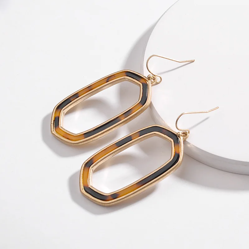 ZWPON 2020 Fashion Hollow Oval Frame Leopard Earrings for Women Simple Geometric Jewelry Acetic Statement Earrings Wholesale
ZWPON 2020 Fashion Hollow Oval Frame Leopard Earrings for Women Simple Geometric Jewelry Acetic Statement Earrings Wholesale