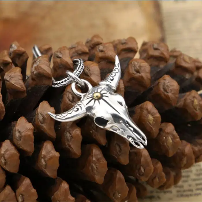 Solid 925 Sterling Silver Vintage Indian Style Bull Head Pendant Charms For Necklace Men Women Cool Personality DIY Jewelry 925
Solid 925 Sterling Silver Vintage Indian Style Bull Head Pendant Charms For Necklace Men Women Cool Personality DIY Jewelry 925