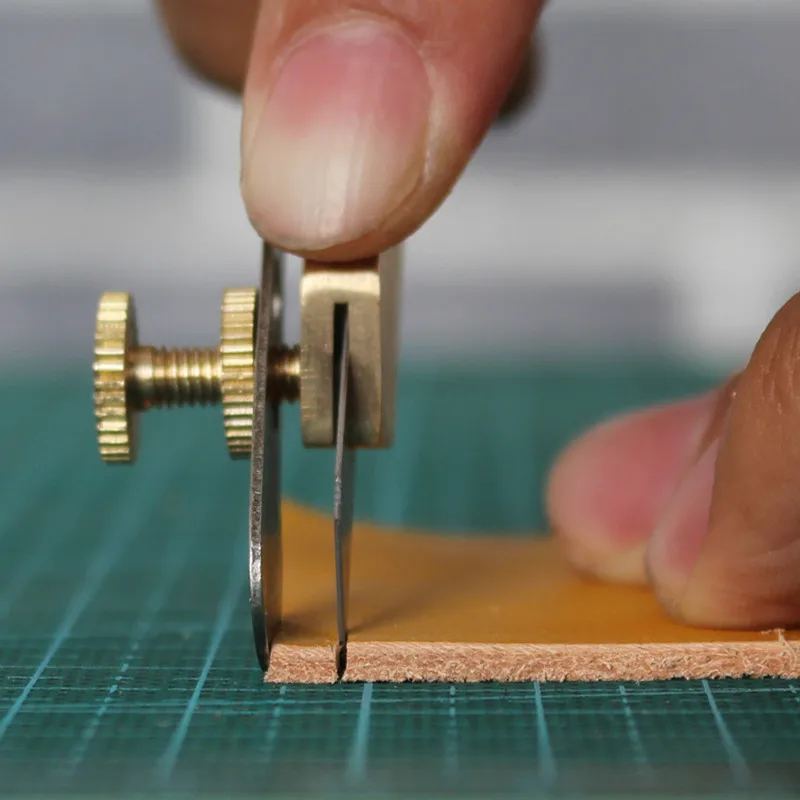 Leather Craft Tools DIY Incision Cutter Knife Copper Trimming Knife with Blade Leather Tool
Leather Craft Tools DIY Incision Cutter Knife Copper Trimming Knife with Blade Leather Tool