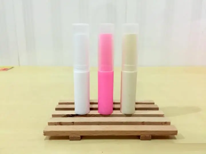 free shipping 4ml PP pro-environment material white/creamy white/pink lipstick tube,lip balm with frosted cover,balm container
free shipping 4ml PP pro-environment material white/creamy white/pink lipstick tube,lip balm with frosted cover,balm container