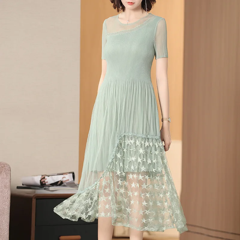 Solid Color Mesh Stitching Temperament Long Dress Lady Elegant Embroidered Mid-calf Dress 2019 Summer Fashion XL-01
Solid Color Mesh Stitching Temperament Long Dress Lady Elegant Embroidered Mid-calf Dress 2019 Summer Fashion XL-01