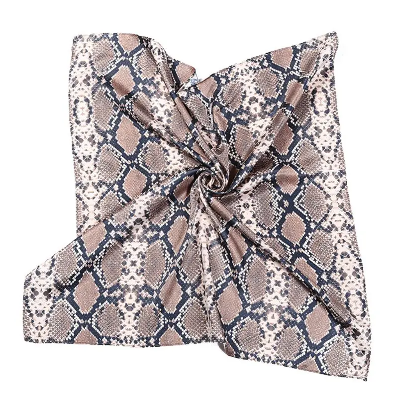 Elegant Women Imitation Silk Square Bandana Geometric Leopard Snakeskin Print Headband Retro Contrast Colored Neck Tie Headwrap
Elegant Women Imitation Silk Square Bandana Geometric Leopard Snakeskin Print Headband Retro Contrast Colored Neck Tie Headwrap